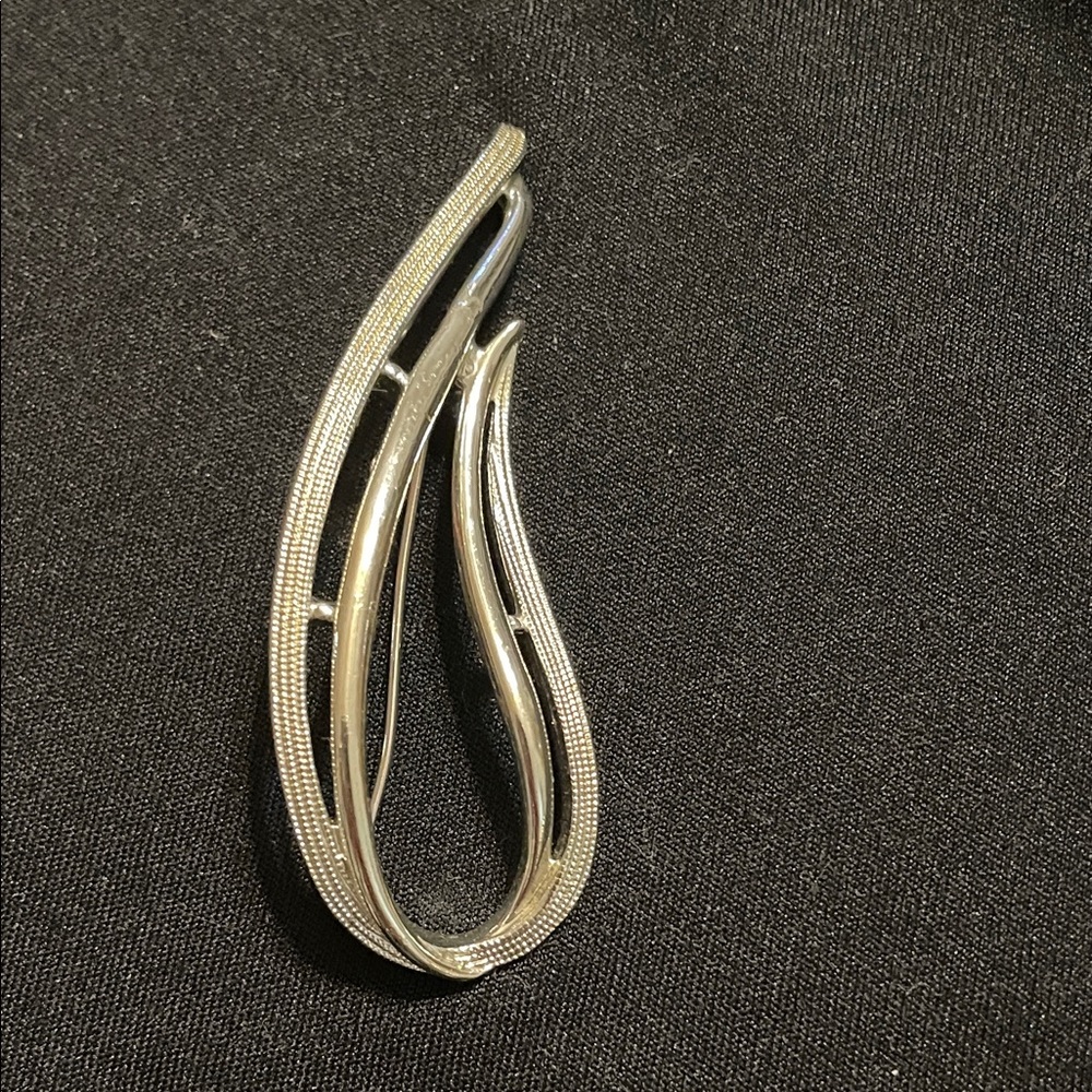 Signed Sarah Coventry Elegant Silver Brooch